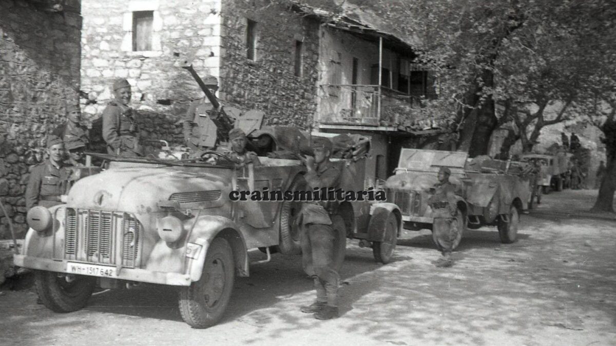 Φωτογραφίες που απεικονίζουν όλη την Επιχείρηση «Καλάβρυτα» τους δολοφόνους και τις καταστροφές