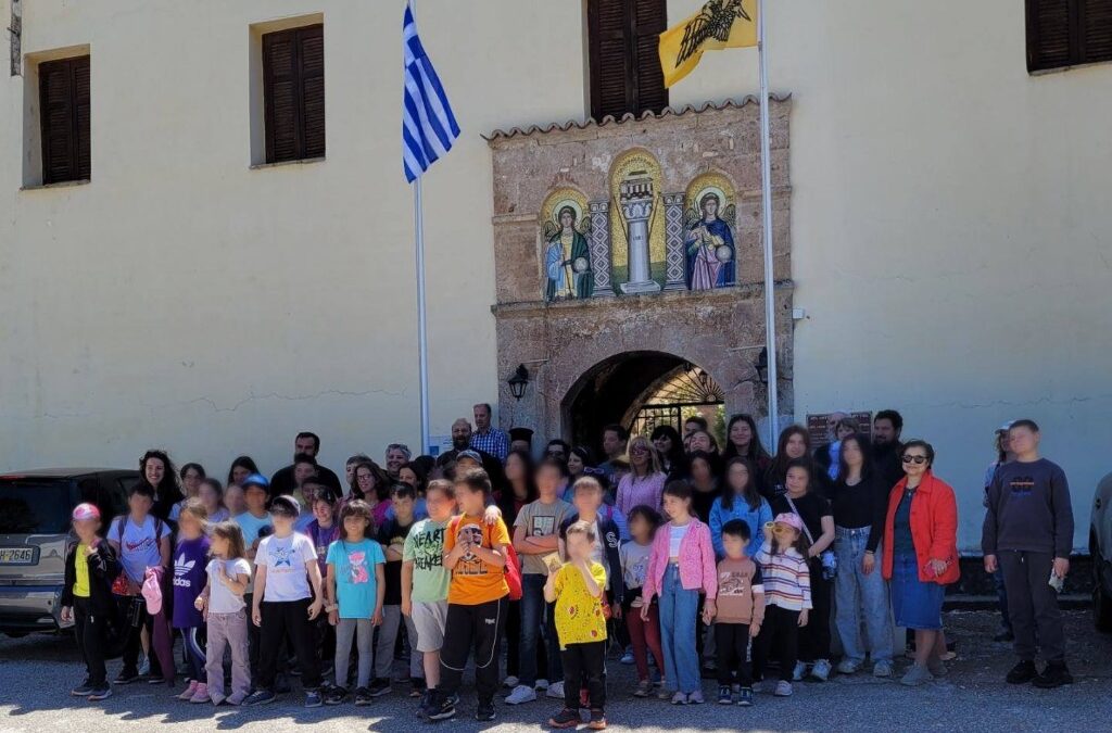 Με την ευχή και την ευλογία του Σεπτού Ποιμενάρχου μας κ. Ιερωνύμου, πραγματοποιήθηκε σήμερα, Σάββατο του Θωμά, ημερήσια πεζοπορία των Κατηχητικών Σχολείων του Αιγίου