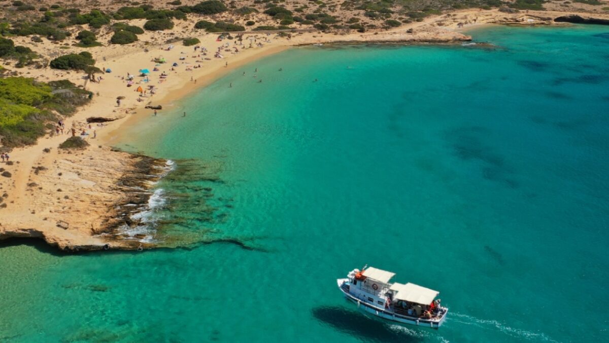 Λήγουν αύριο οι αιτήσεις για τον κοινωνικό τουρισμό, ποιοι δικαιούνται επιδότηση διακοπών και αυξημένα προνόμια σε νησιά του Αιγαίου