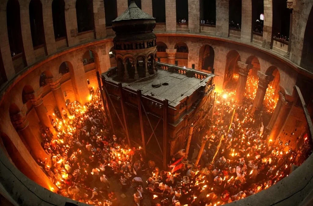 Απόψε το βράδυ η άφιξη του Αγίου Φωτός σε Αίγιο & Καλάβρυτα