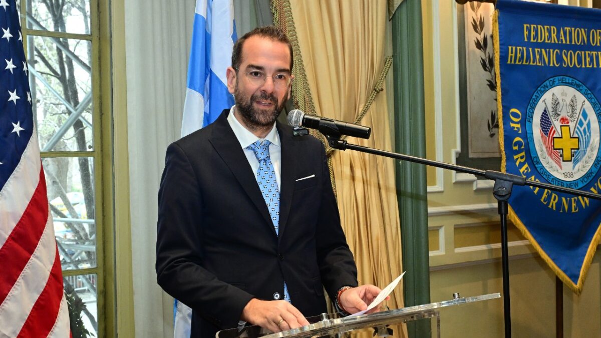 Στις εκδηλώσεις της Ομογένειας στις ΗΠΑ για την εθνική παλιγγενεσία και την 200η επέτειο της Εξόδου του Μεσολογγίου, ο Νεκτάριος Φαρμάκης