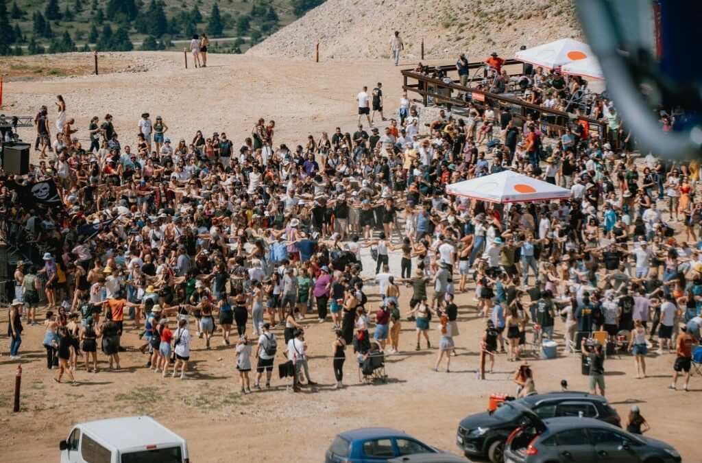 Καλάβρυτα: Οι «Αζάνες» ζητούν διαφάνεια για τη συμμετοχή επιχειρήσεων στο ”Helmos Mountain Festival”