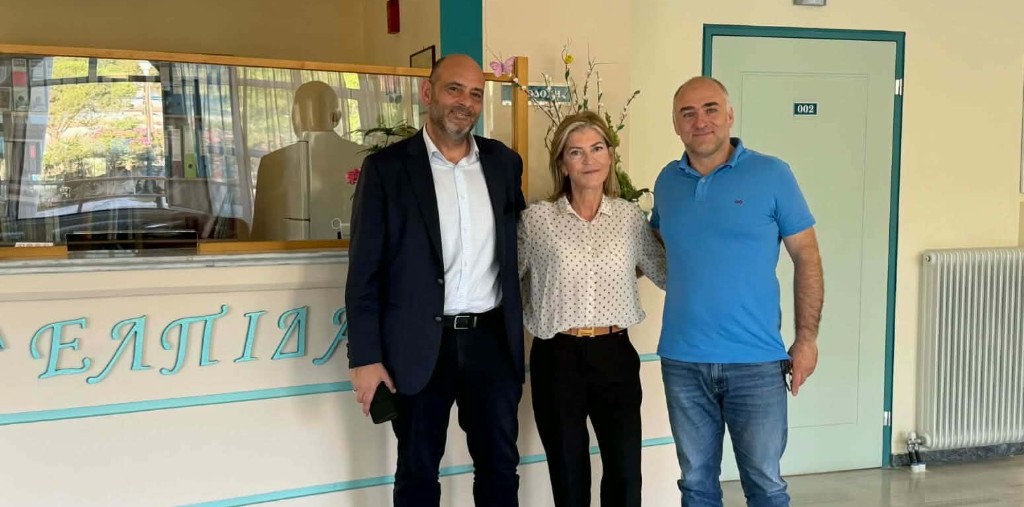 Ο Υφυπουργός Πολιτισμού Ιάσονας Φωτήλας επισκέφθηκε τον Ξενώνα του Ιδρύματος Ογκολογικών Ασθενών «ΕΛΠΙΔΑ»