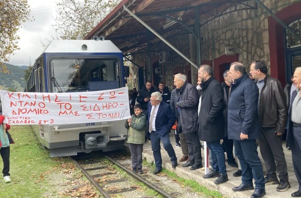 Αχαΐα: Κλείνουν δρόμους και κατασκηνώνουν στο Υπουργείο για το λουκέτο στον Οδοντωτό – Κλιμακώνουν τον αγώνα κάτοικοι σε Διακοπτό – Καλάβρυτα