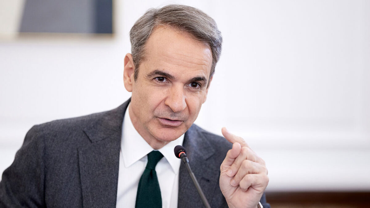 Σύσκεψη υπό Μητσοτάκη για την αντιπυρική: Πάνω από 18.500 πυροσβέστες και 4.000 οχήματα στη μάχη για τις πυρκαγιές