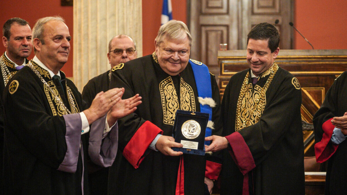 Επίτιμος διδάκτορας της Νομικής Σχολής του ΕΚΠΑ αναγορεύτηκε ο Ευάγγελος Βενιζέλος