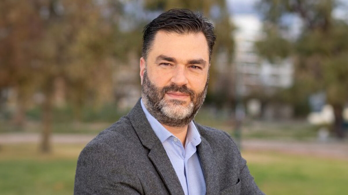 Σπ. Σκιαδαρέσης: «Το μέλλον σας δεν περιορίζεται σε τέσσερις τοίχους»