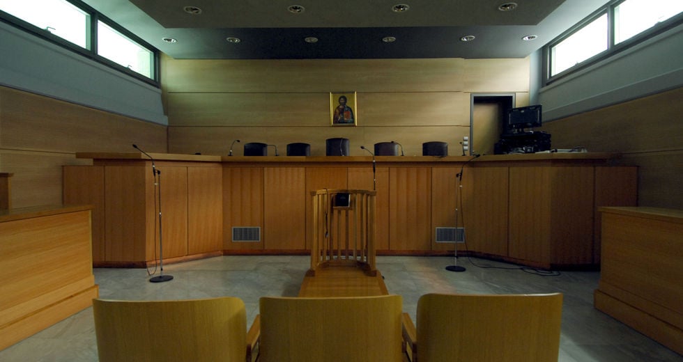 Πάτρα: 38 οικογένειες σε µία ηµέρα στα δικαστήρια – Διαζύγια, διατροφές και ασφαλιστικά µέτρα πληµµυρίζουν τα πινάκια