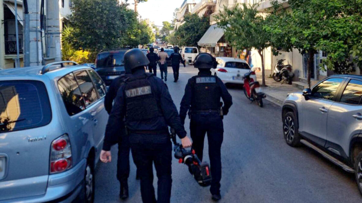 Σε εξέλιξη μεγάλη αστυνομική επιχείρηση στην Αττική για απατεώνες που παριστάνουν υπαλλήλους του ΔΕΔΔΗΕ