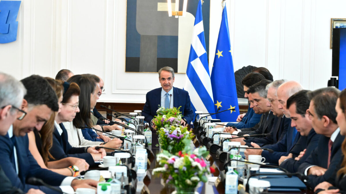 Μητσοτάκης: Αναμένεται περαιτέρω πτώση στην τιμή της βενζίνης στην αντλία, σε εξέλιξη το υπουργικό