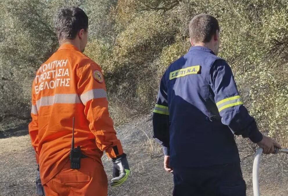 Αχαΐα: Στο «τσακ» σώθηκαν, από την φωτιά, τα Ζησιμαίικα, με τη συμβολή και εθελοντών ΦΩΤΟ