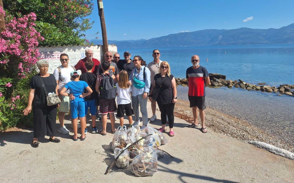 Αιγιάλεια: Εθελοντικός Καθαρισμός Παραλίας Άκολης