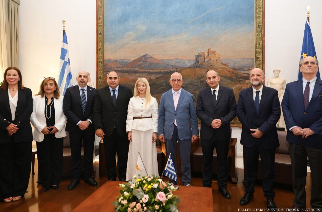 Στη Βουλή των Ελλήνων η Πρόεδρος της Βουλής των Αντιπροσώπων της Κυπριακής Δημοκρατίας μετά την επανεκλογή της
