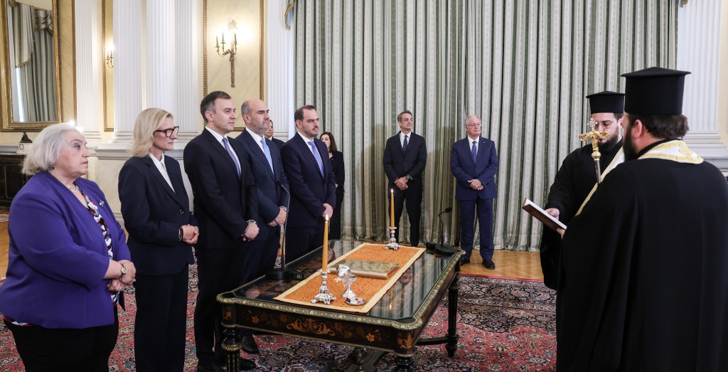 Ορκίστηκαν τα νέα μέλη της κυβέρνησης στο Προεδρικό Μέγαρο
