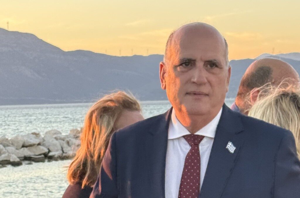 Ο Γιώργος Μώρος στην εκδήλωση του Παγκαλαβρυτινού συλλόγου Πάτρας.