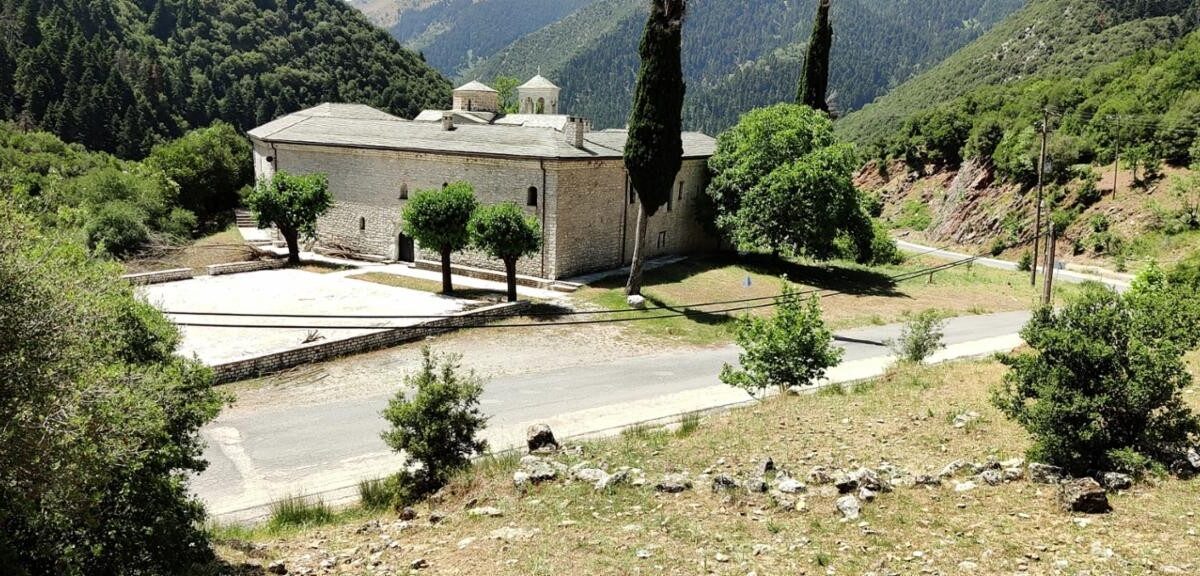 Έκθεση Σύγχρονης Τέχνης στη Μονή Πορετσού.