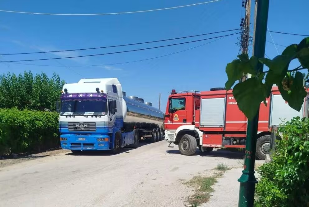 Αχαΐα: Πυροσβέστης υπέστη εγκαύματα στη φωτιά των Σαγεΐκων
