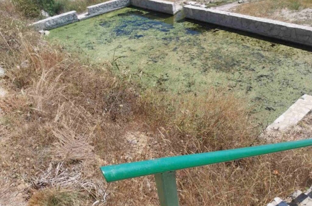 Από τις φωτογραφίες στην εγκατάλειψη – Ποιος λογοδοτεί για τα Ιαματικά Λουτρά Αράξου;
