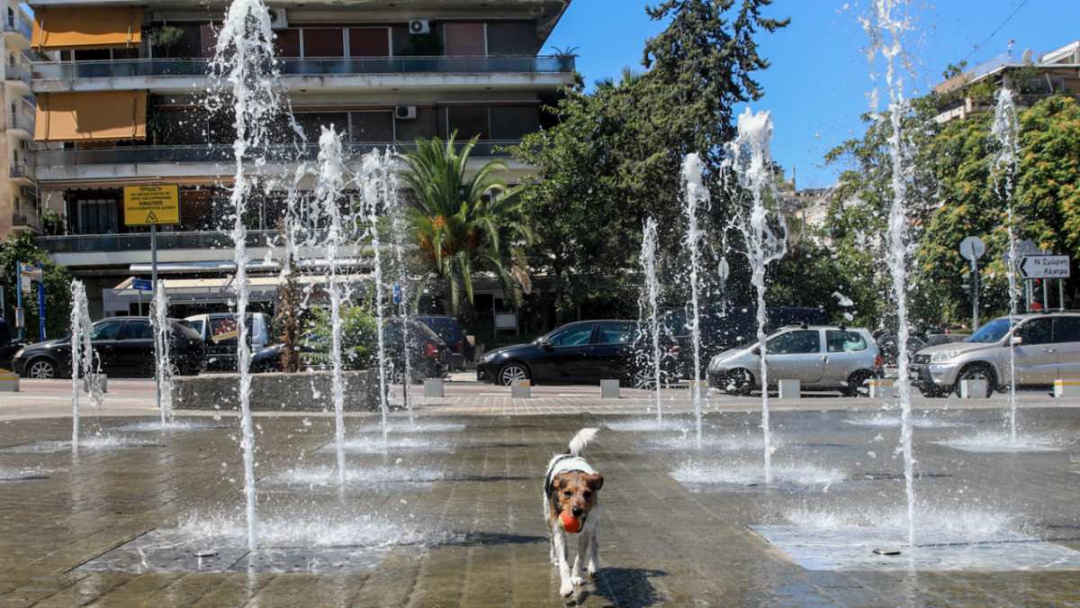 Νέο έκτακτο δελτίο της ΕΜΥ για τον καύσωνα: Θερμοκρασίες 40+ αλλά και μπουρίνια από το απόγευμα, δείτε σε ποιες περιοχές