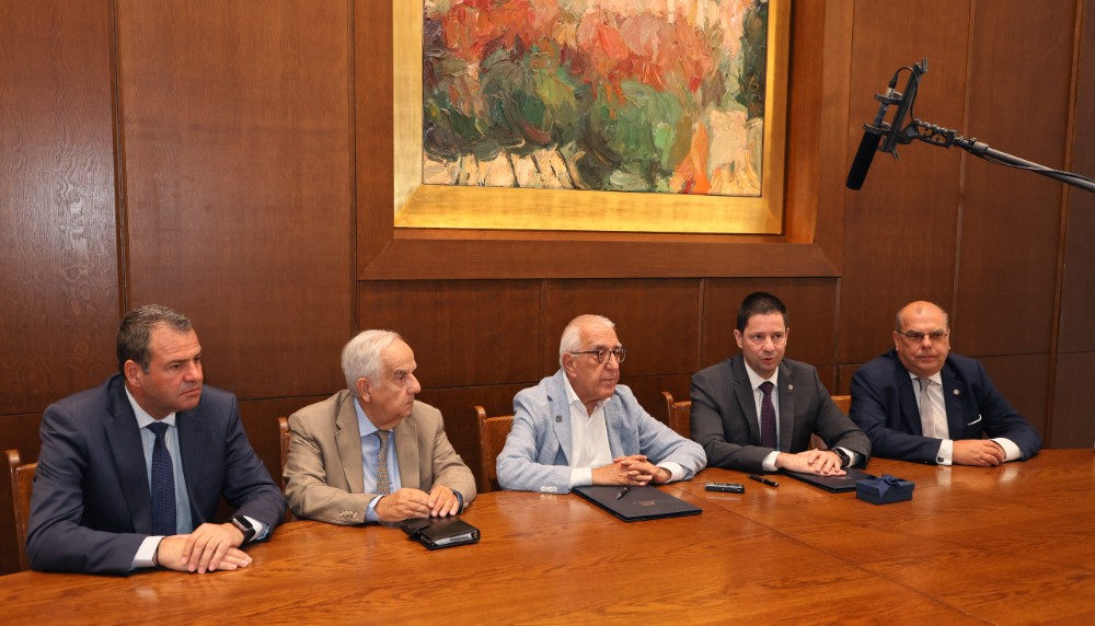 Ν. Κακλαμάνης: «Το Κοινοβούλιο δεν πρέπει να περικλείεται μόνο μέσα σε αυτούς τους τοίχους, αλλά να βγαίνει έξω από αυτούς, στην κοινωνία».