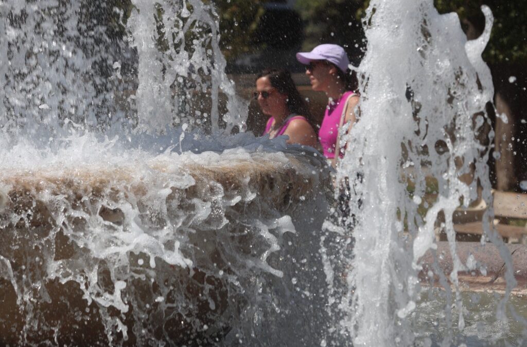Ξεκινά ο καύσωνας με θερμοκρασίες έως 43°C, πότε πέφτει ο υδράργυρος έως 10 βαθμούς