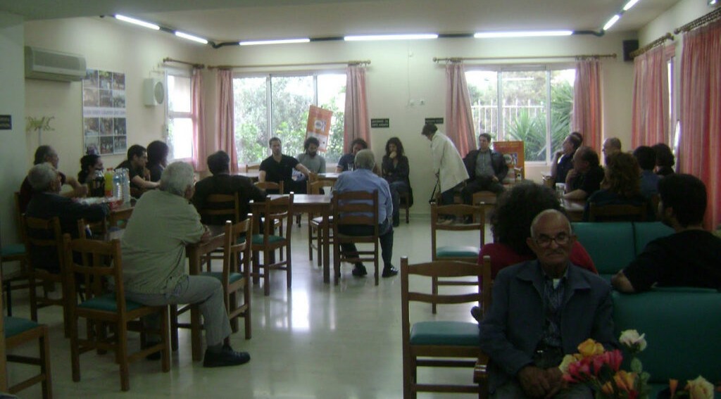Αιγιάλεια: Ανοιχτές οι κλιματιζόμενες αίθουσες του ΚΑΠΗ Αιγίου – Οδηγίες προστασίας από τον καύσωνα