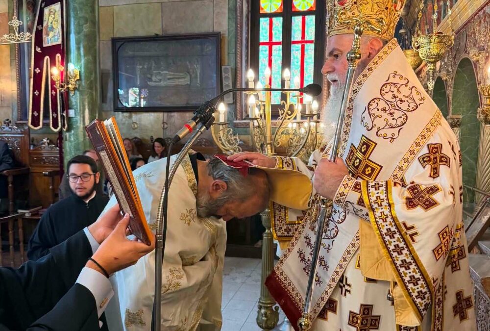 Ο Μητροπολίτης Καλαβρύτων και Αιγιαλείας κ. Ιερώνυμος, στην Κέρτεζη – Απονομή οφφικίου στον π. Ανδρέα Ρηγόπουλο.