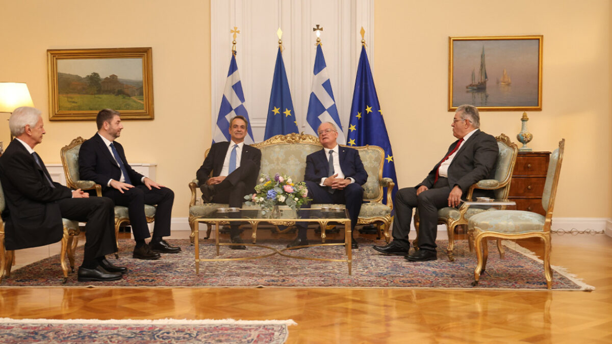 Live η δεξίωση στο Προεδρικό Μέγαρο για την 52η επέτειο αποκατάστασης της Δημοκρατίας